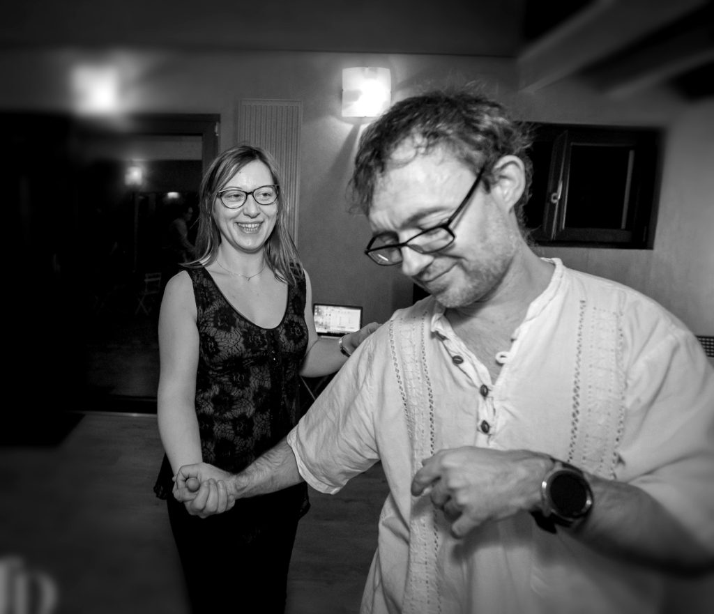 Coaching individuel en danse chez Urban Casino, travail personnalisé sur la connexion et la technique en cours particulier.